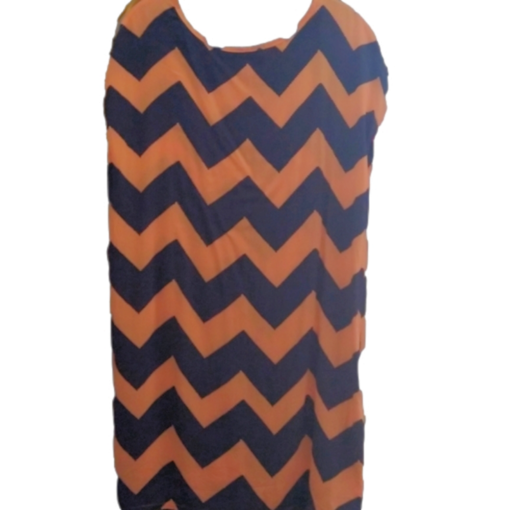 3/$15 LIGHT, Loose Chevron Dress with belt loops in size S/M 100% Rayon
